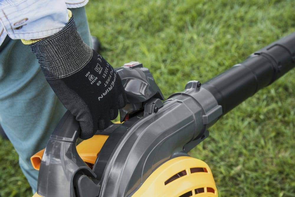 Stiga - Souffleur à feuilles thermique BL 530, Moteur 27,6 cm³ (0,8 kW) avec système anti-vibration et démarrage facile, puissant - STIGA - Image 9