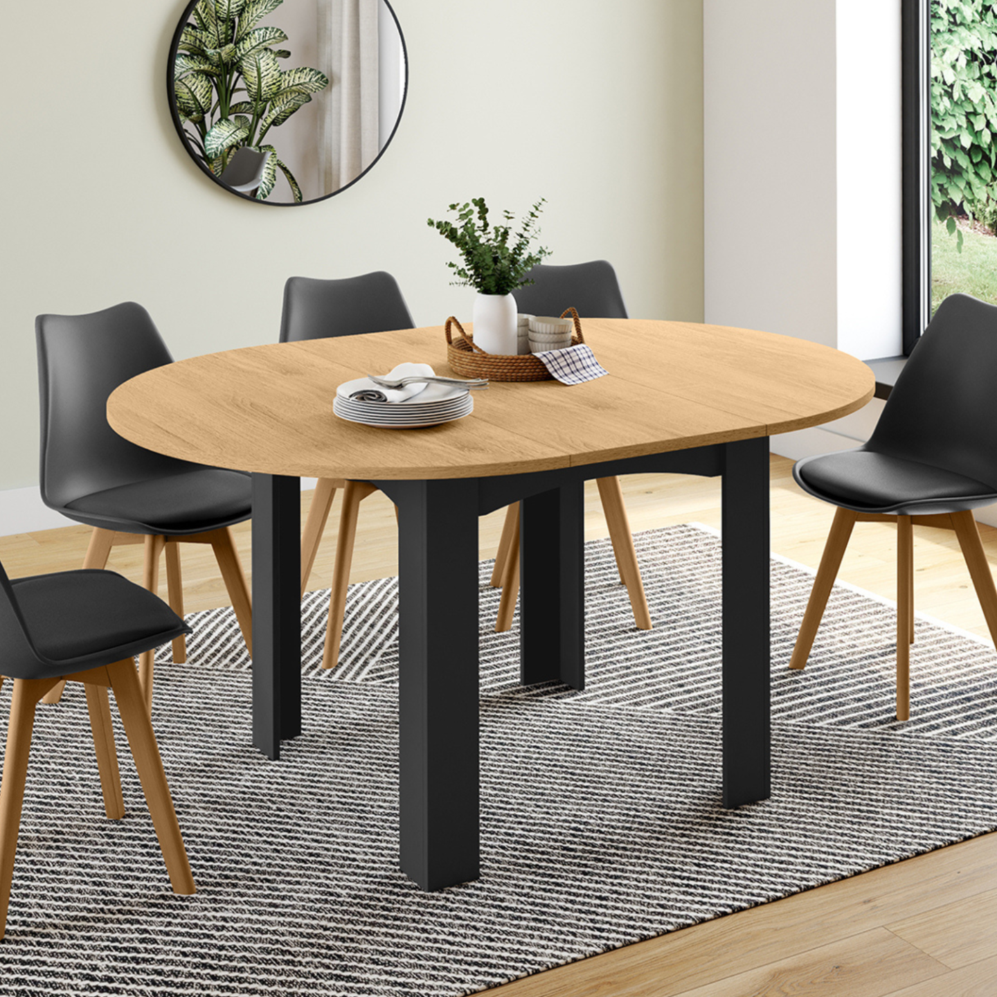 Table à manger extensible ronde DONA 4-8 personnes noire plateau façon hêtre 110-150 cm - Image 1