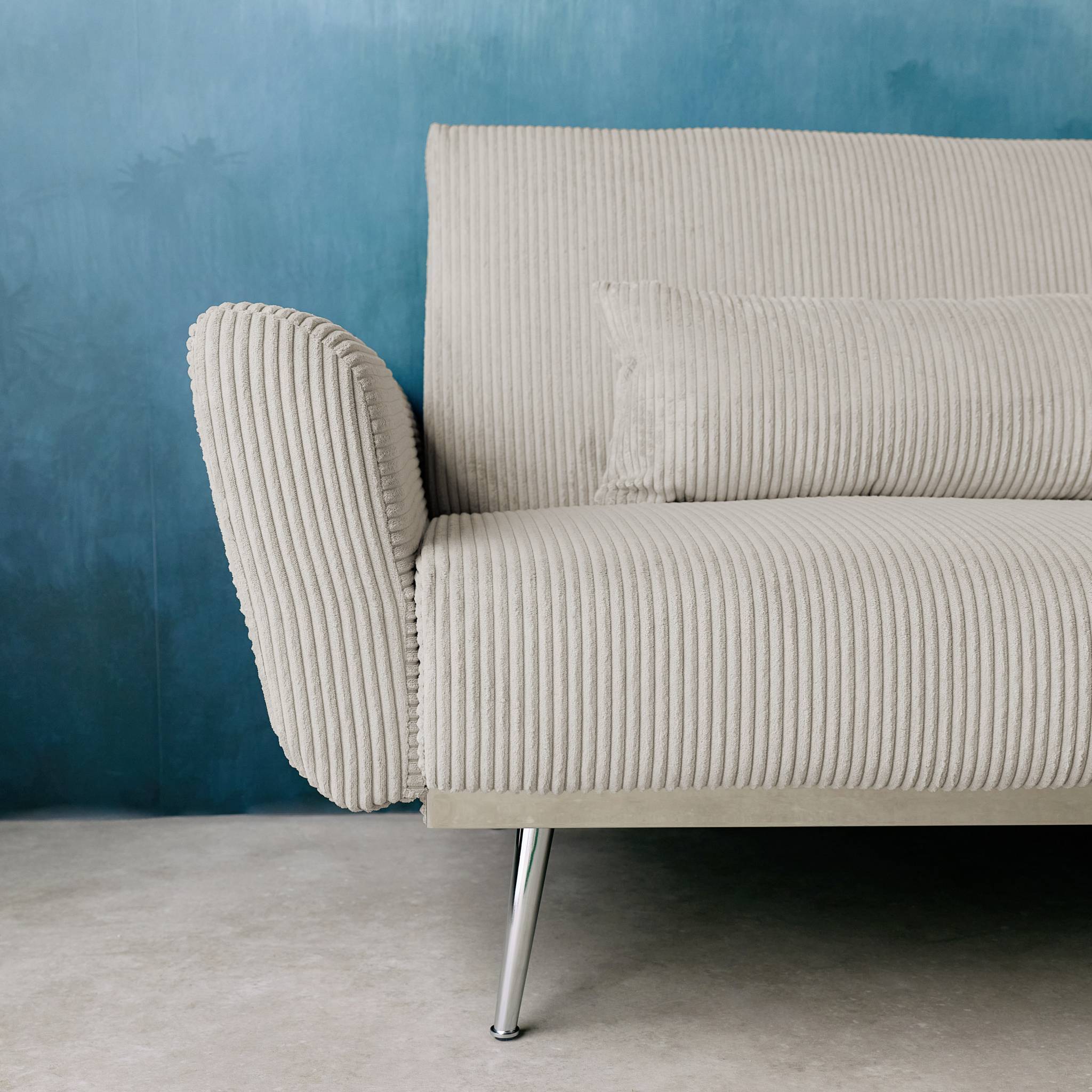 sweeek - Canapé convertible design en velours côtelé gris clair - Oskar - 3 places scandinave droit avec pieds métal chromé | sweeek - Image 6