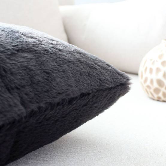 Enjoy Home - Coussin Déco Imitation Fourrure "Rabbit Pop" 40x40cm Anthracite - Image 3