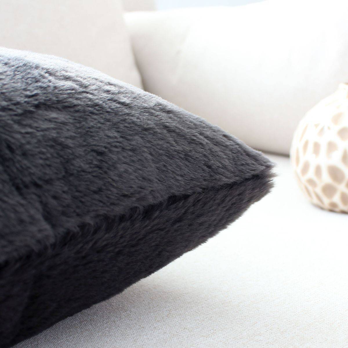 Enjoy Home - Coussin Déco Imitation Fourrure "Rabbit Pop" 40x40cm Anthracite - Image 3