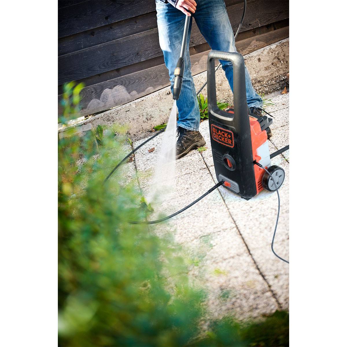 Black & Decker - Nettoyeur Haute Pression BLACK & DECKER 1400W COMPLET Enrouleur + Brosse Fixe + Brosse Terrasse 110 bar 390 L/h - Image 5