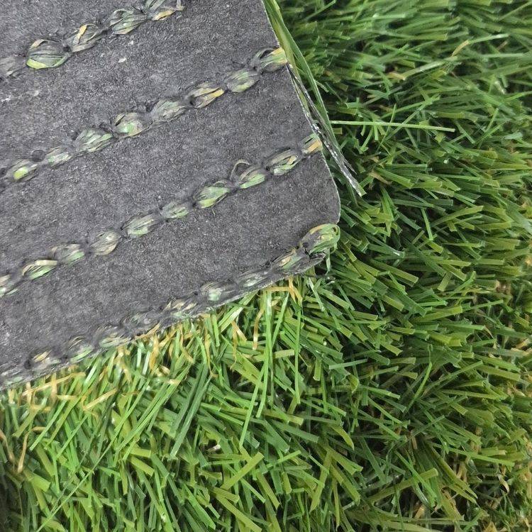 Gazon Synthétique GREEN LUX 50mm - 4Mx17M soit 68m2 - BBE - Image 5