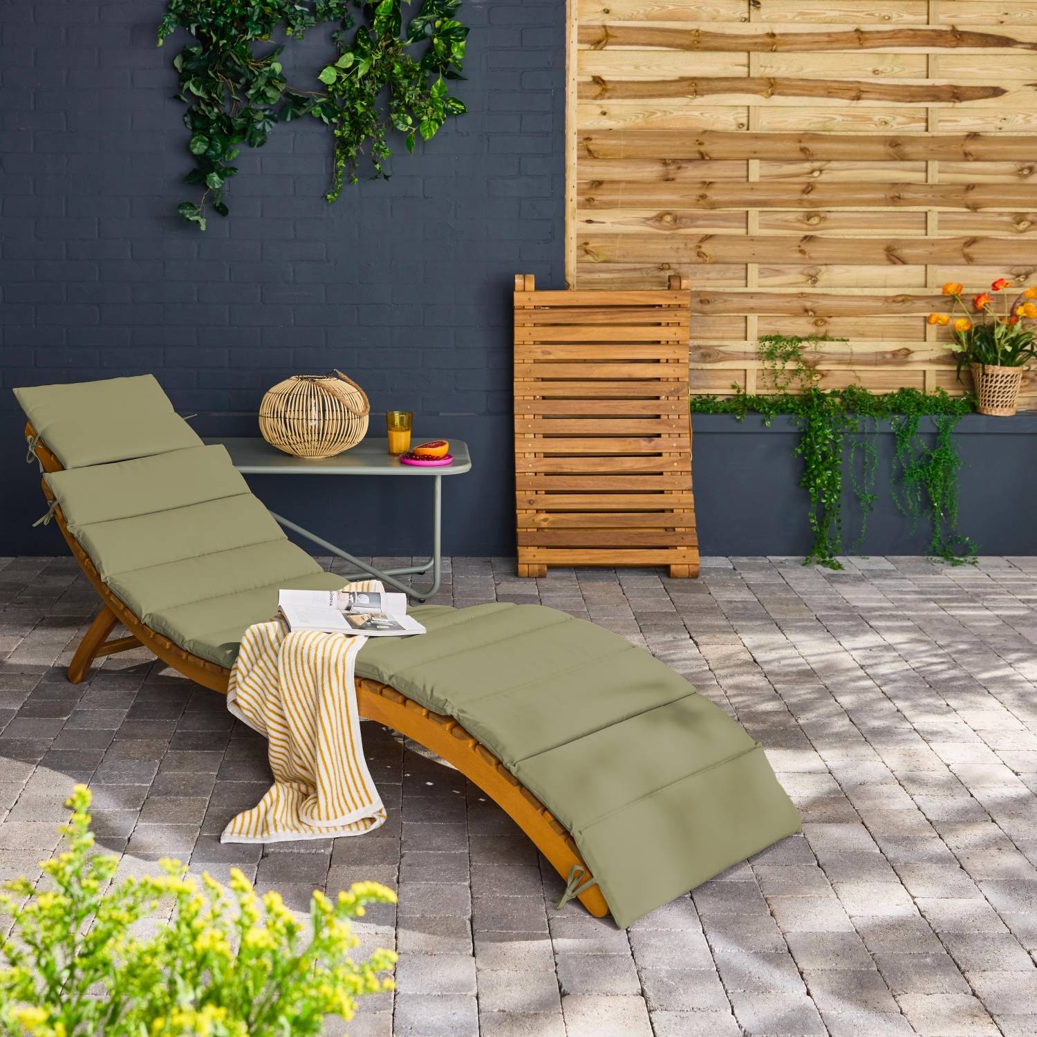 sweeek - Lot de 2 bains de soleil en bois d'acacia LAURE avec coussin kaki en polyester. 184 x 55 x 63.5 cm | sweeek - Image 1