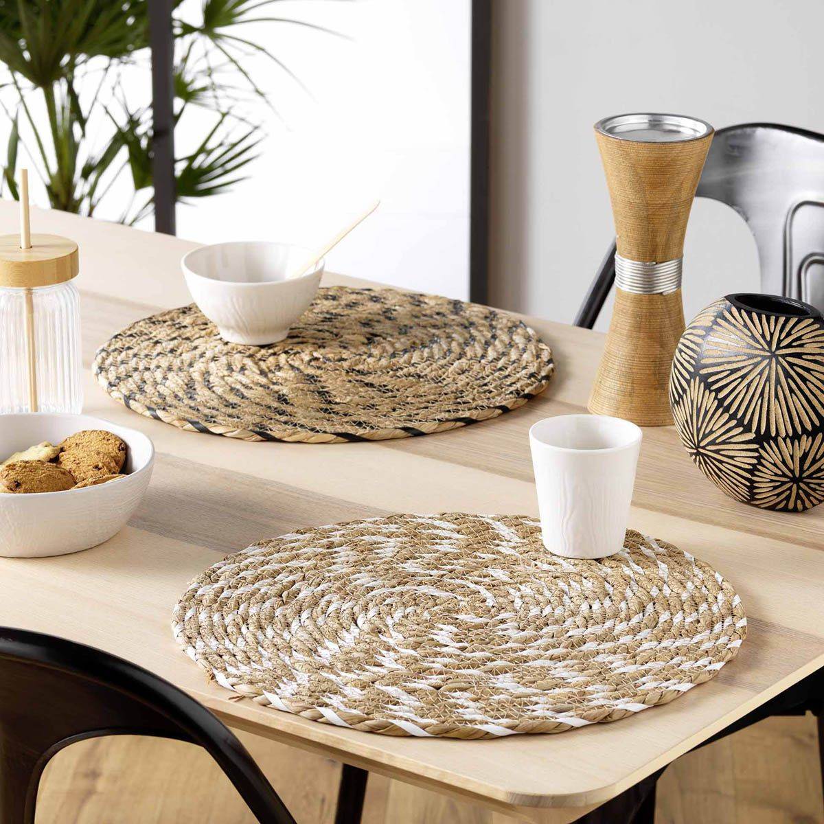 Paris Prix - Set de Table Rond en Paille "Nala" 38cm Naturel & Noir - Image 3