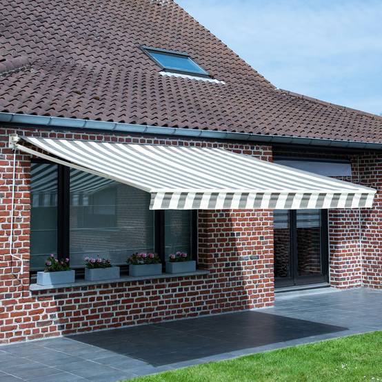 Store banne SAULE 3,95 × 3m - Toile rayée blanche/grise et structure blanche - HAPPY GARDEN - Image 5