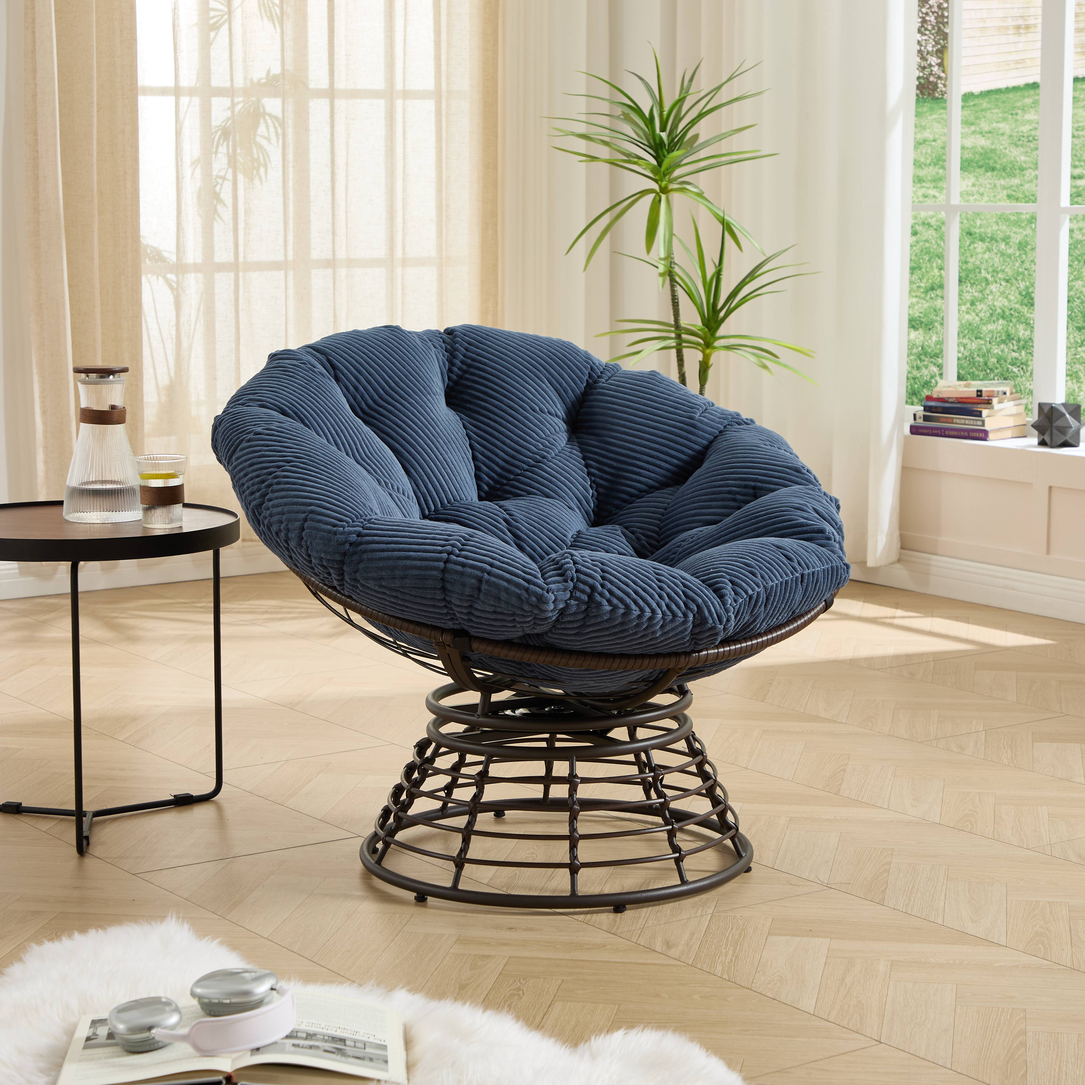 Chaise Papasan en osier pivotante 360° cadre marron coussin bleu marine Comforta confortable pour intérieur extérieur - Image 1