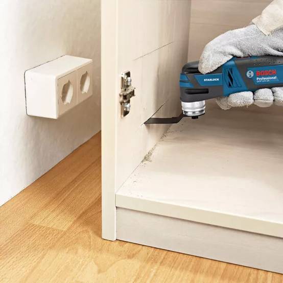 Bosch - Découpeur-ponceur BOSCH GOP 12V 28 - 2 batteries 12V 3.0 Ah, chargeur, coffret + 6 lames de scies et 5 abrasifs - 06018B5006 - Image 4