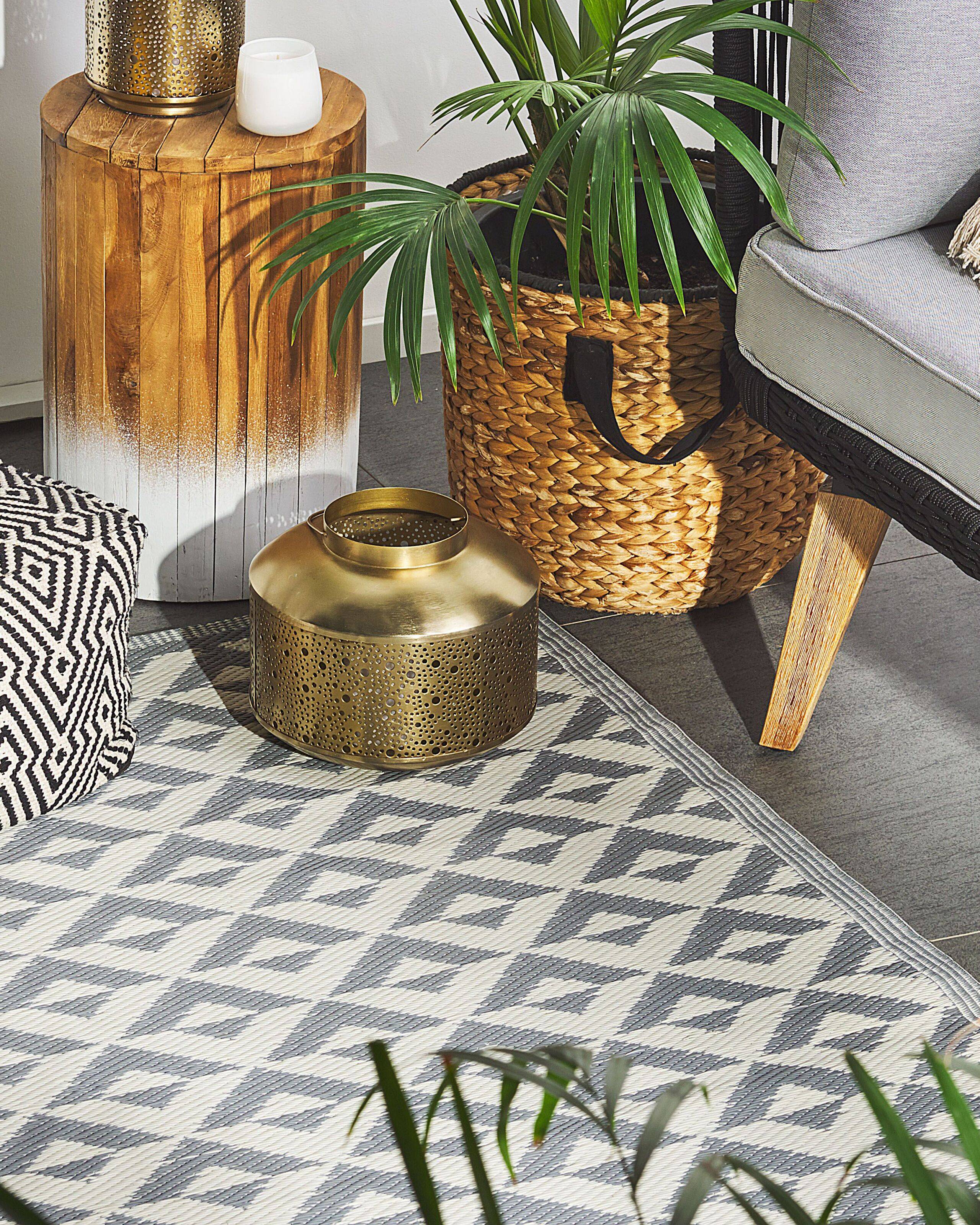 Beliani - Tapis Extérieur et Intérieur Polyvalent Gris et Blanc en Polypropylène Motif Géométrique 3D pour Salon ou Terrasse 120 x 180 cm Beliani - Image 2