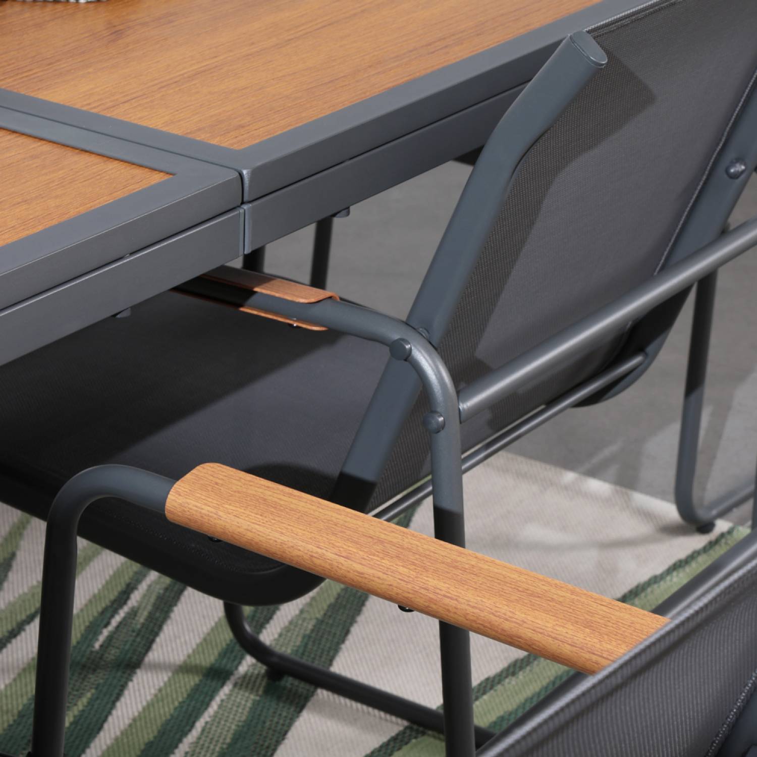 Concept Usine - Salon de jardin 6 places anthracite et bois FOGGIA - Image 8