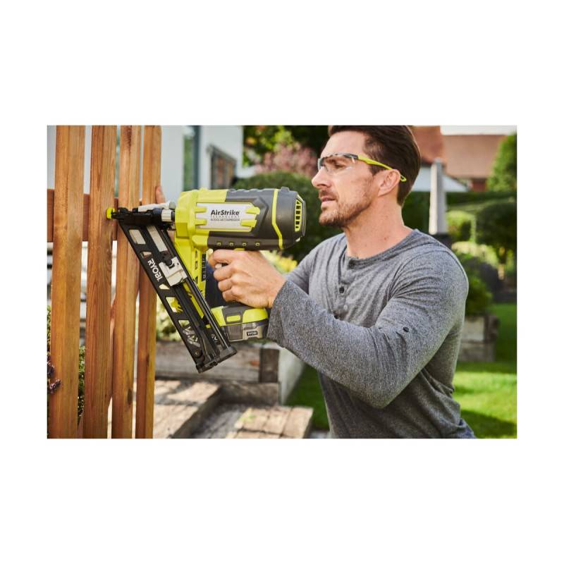Ryobi - Pack RYOBI Cloueur de finition incliné à air comprimé 18V One+ R15GN18-0 - 1 Batterie 2.5Ah - 1 Chargeur rapide RC18120-125 - Image 6