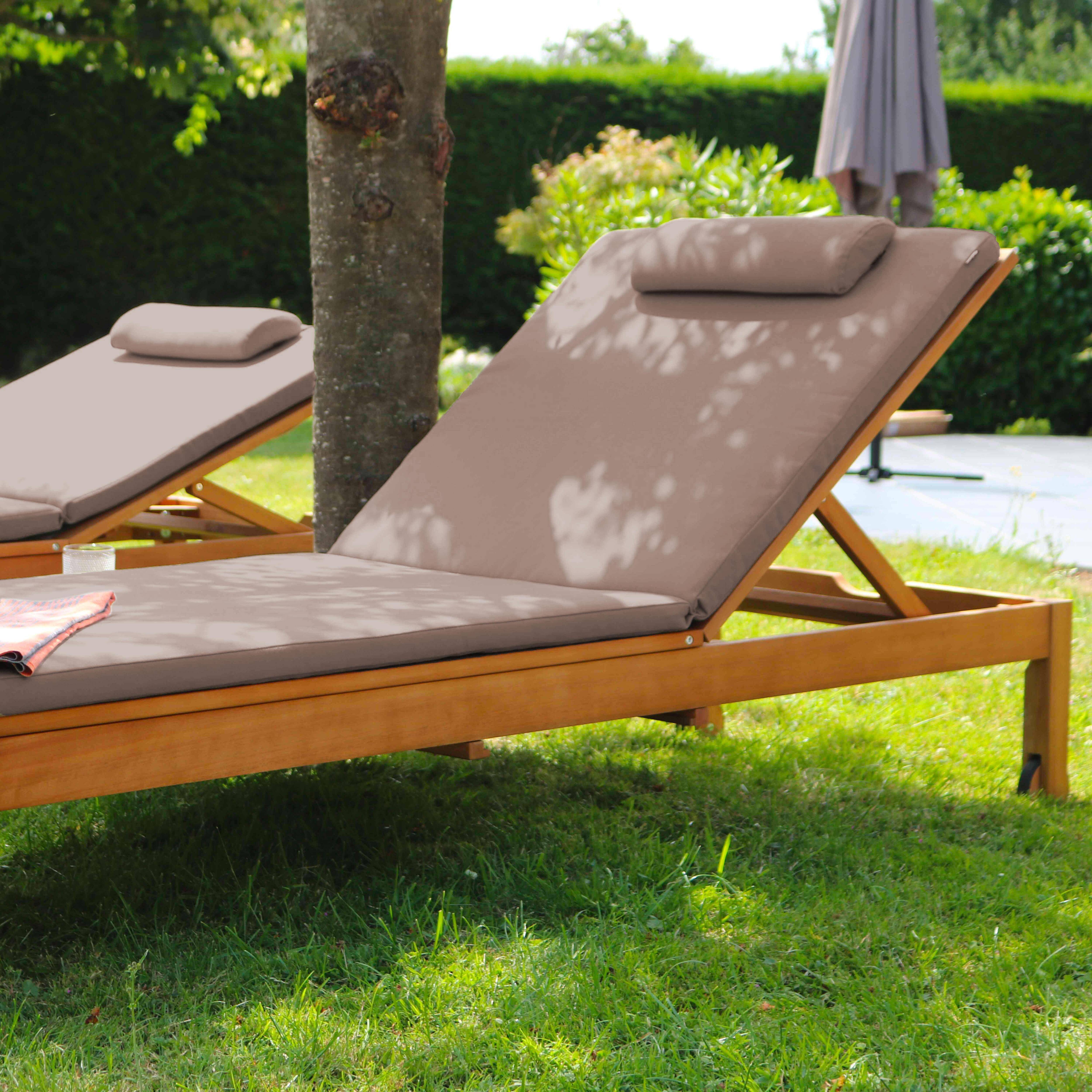 Oviala - Lot de 2 bains de soleil avec coussin et tablette en bois taupe - Oviala - Image 3