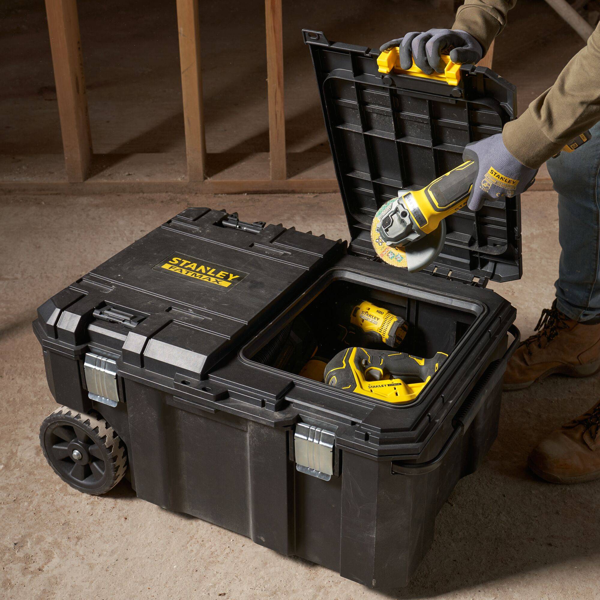 stanley - STANLEY FATMAX Coffre De Chantier Étanche TSTAK PRO-STACK - FMST17870-1 - Volume 136 L - Capacité 50 kg - Rangement Roulant - Image 6