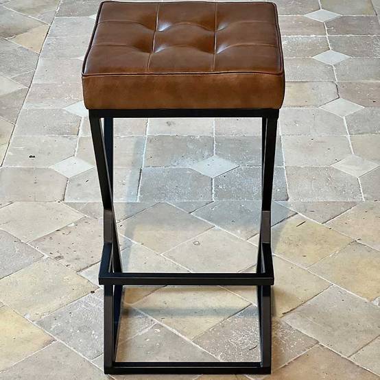 La Grande Prairie - Tabouret de bar vintage cuir marron 38x38x74cm - Image 3