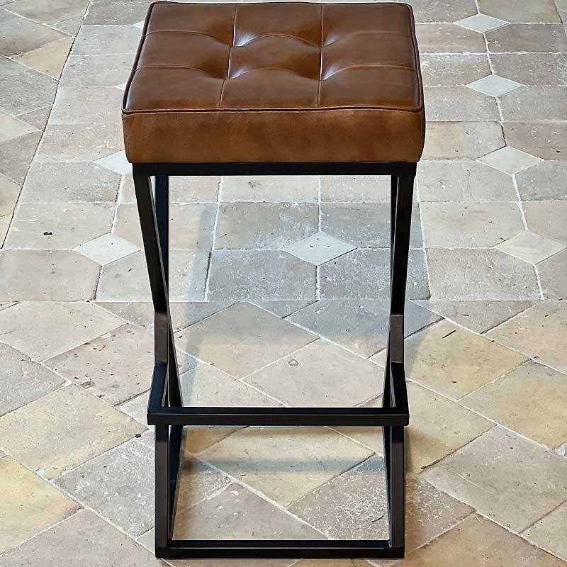 La Grande Prairie - Tabouret de bar vintage cuir marron 38x38x74cm - Image 3