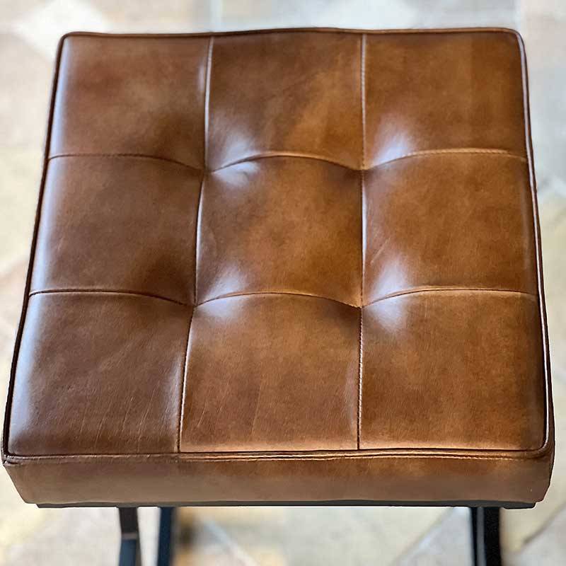 La Grande Prairie - Tabouret de bar vintage cuir marron 38x38x74cm - Image 4