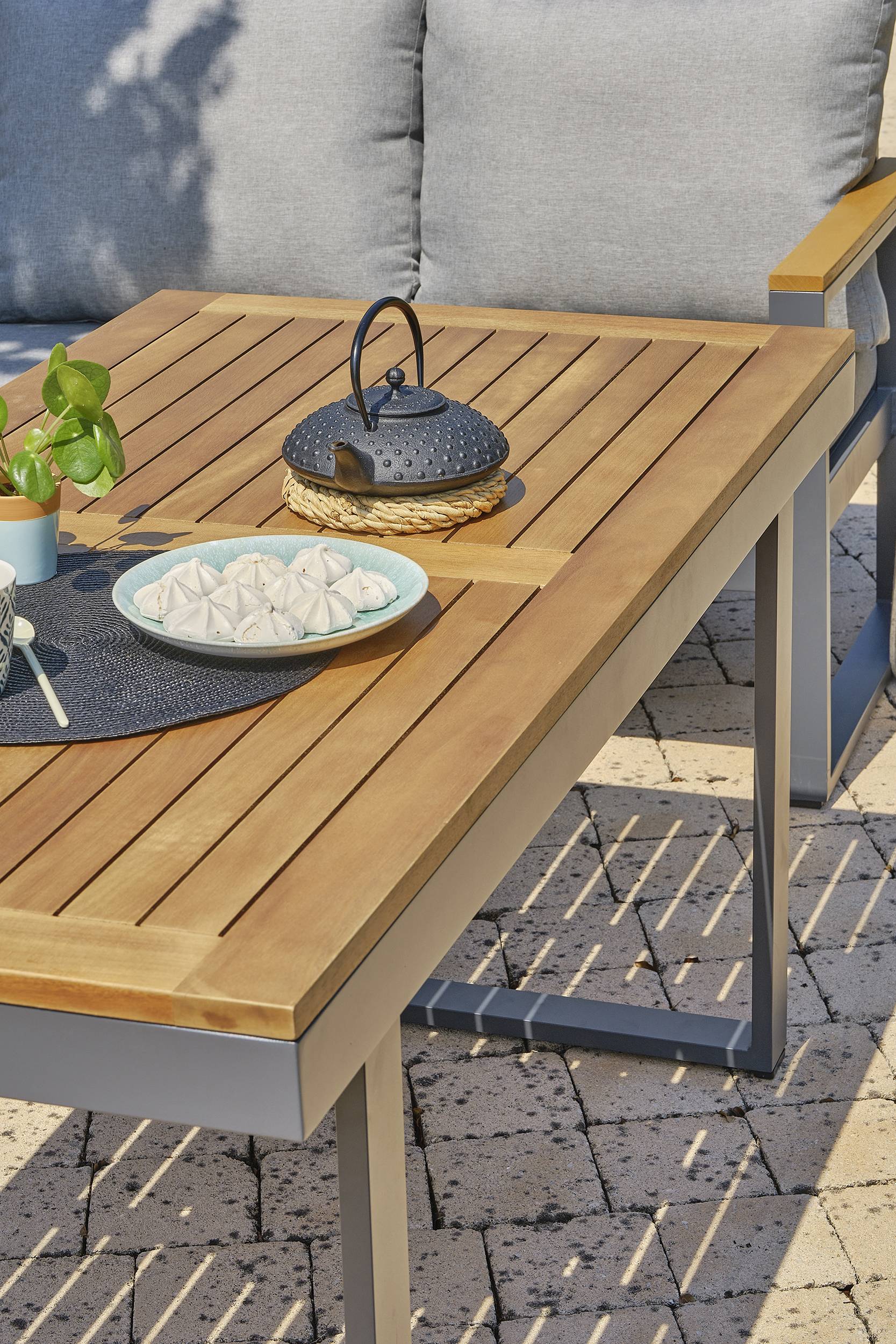 Dcb Garden - Ensemble repas 6 places YONAHA alu anthracite plateau bois FSC – DCB Garden - Image 4