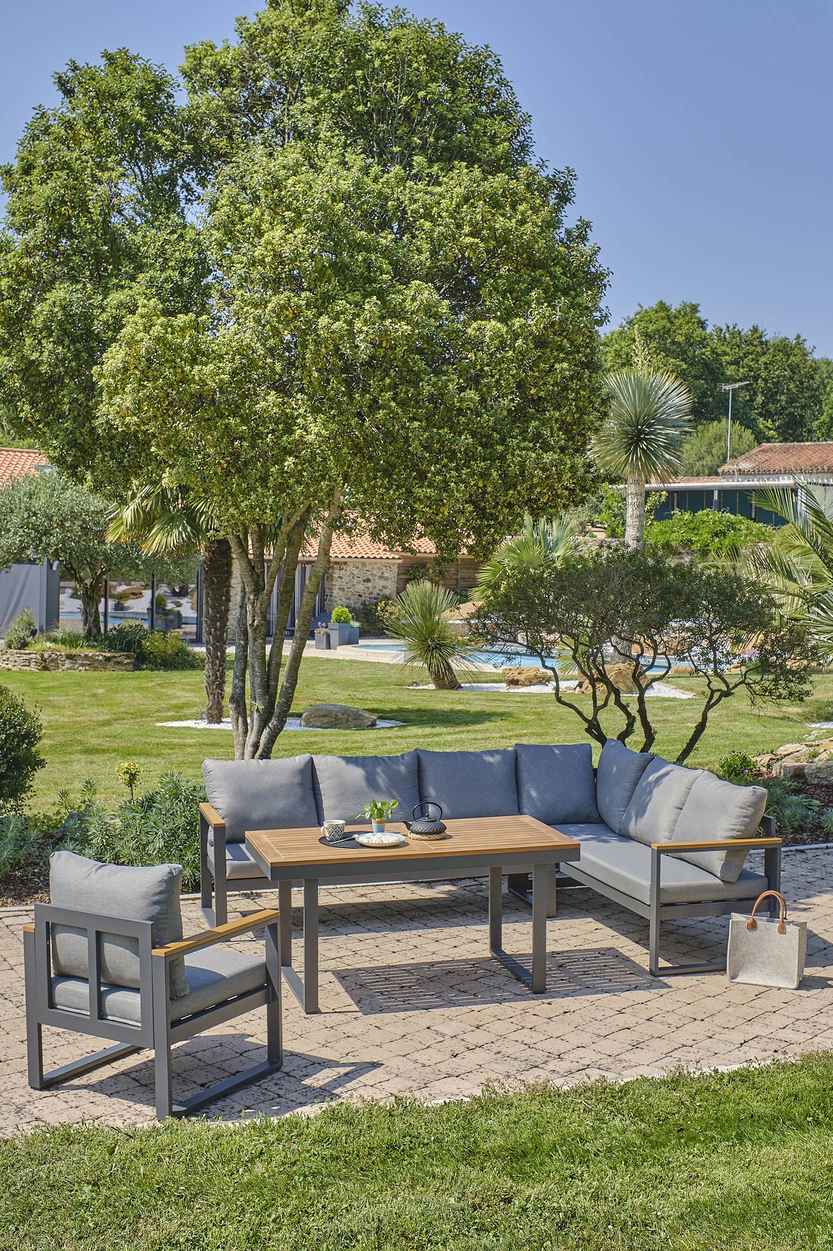 Dcb Garden - Ensemble repas 6 places YONAHA alu anthracite plateau bois FSC – DCB Garden - Image 2