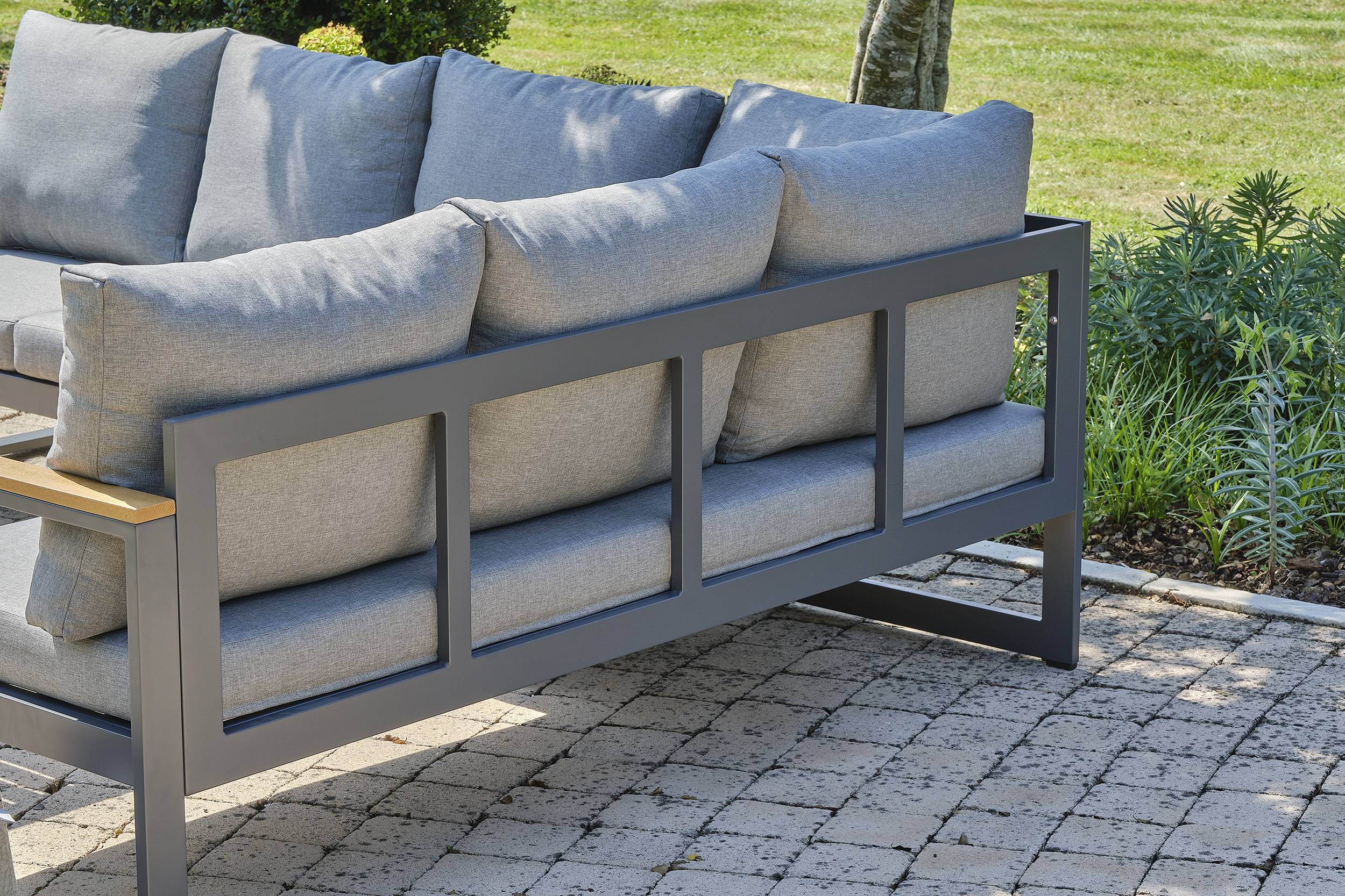 Dcb Garden - Ensemble repas 6 places YONAHA alu anthracite plateau bois FSC – DCB Garden - Image 3