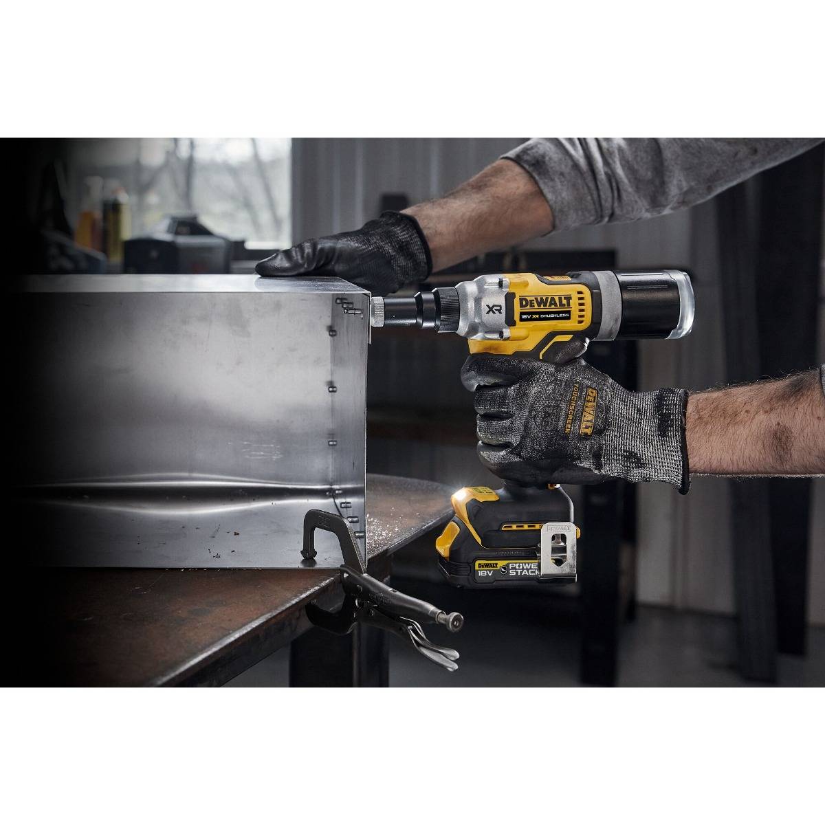 Riveteuse Moteur Brushless XR 18V - 6,4 mm - DEWALT - avec 2 batteries 18V 1.7Ah - chargeur - coffret TSTAK - DCF414E2GT-QW - Image 5