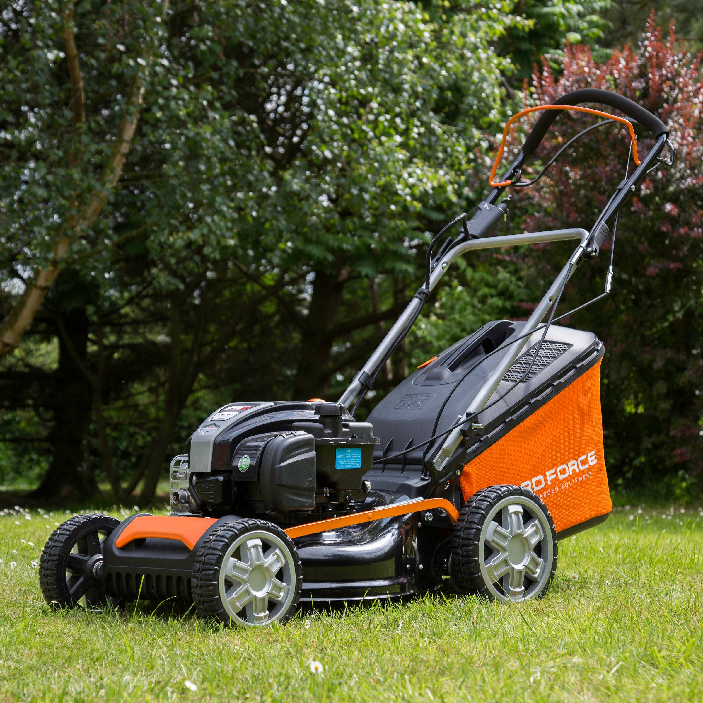 Tondeuse à gazon thermique autotractée 46cm moteur Briggs & Stratton 450E 125cc Yard Force GM B46CK - Image 4