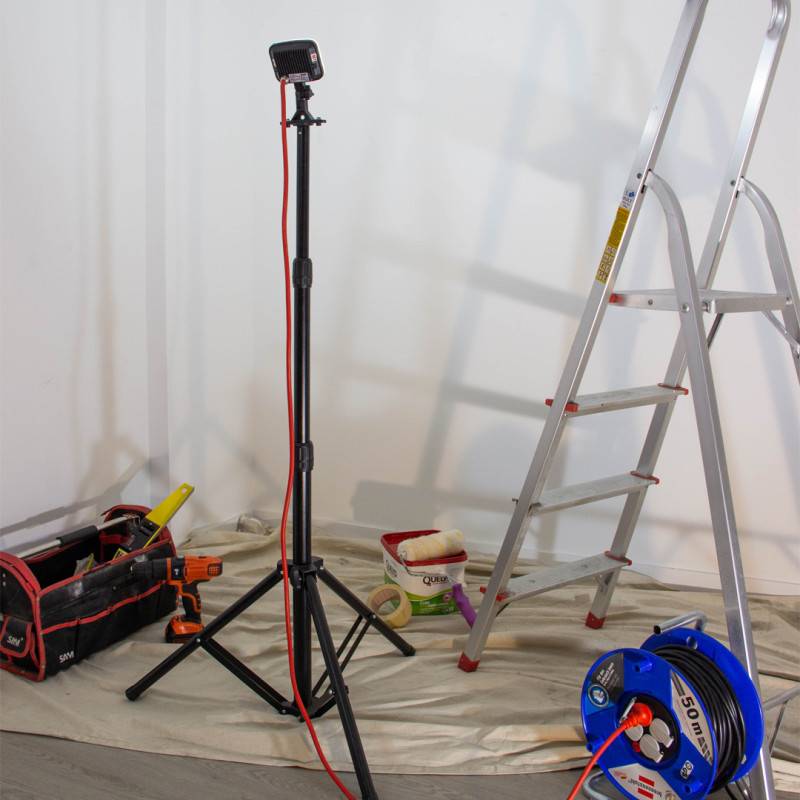 Xanlite - Projecteur de chantier secteur 230 V Trépied 1 tête 20W 1600 LM 6500 K Projection 40 M IP 44 - PR20WT - Image 2