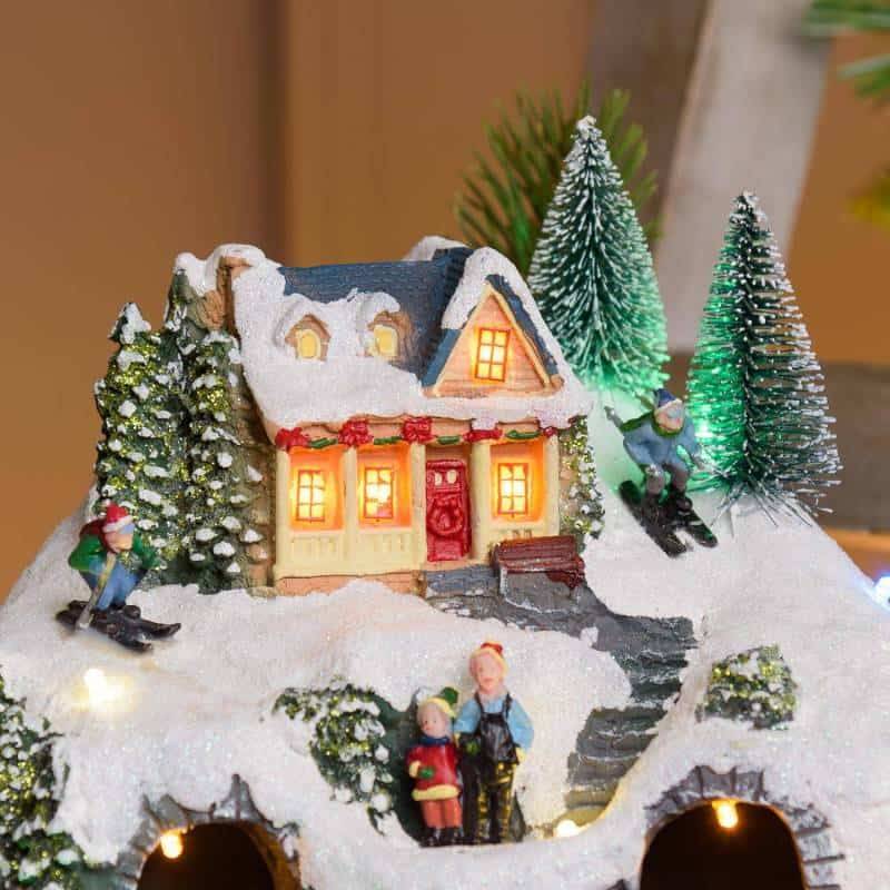 Lotti - Village de Noel animé à LED avec montagne Enneigé Petit Train Sapin de Noël et Père Noël H31cm Lotti - Image 10
