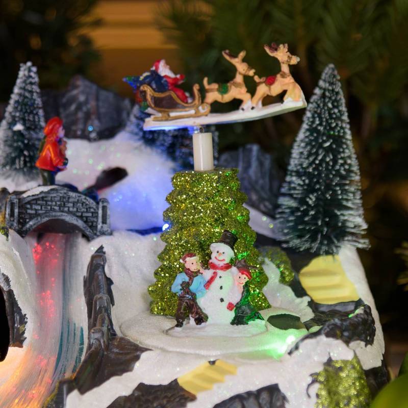 Lotti - Village de noël Paysage Enneigé 30xH18cm avec Petit Train et Père Noël sur Traineau en Rotation, Ruisseau Illuminé Fibre Optique - Image 5