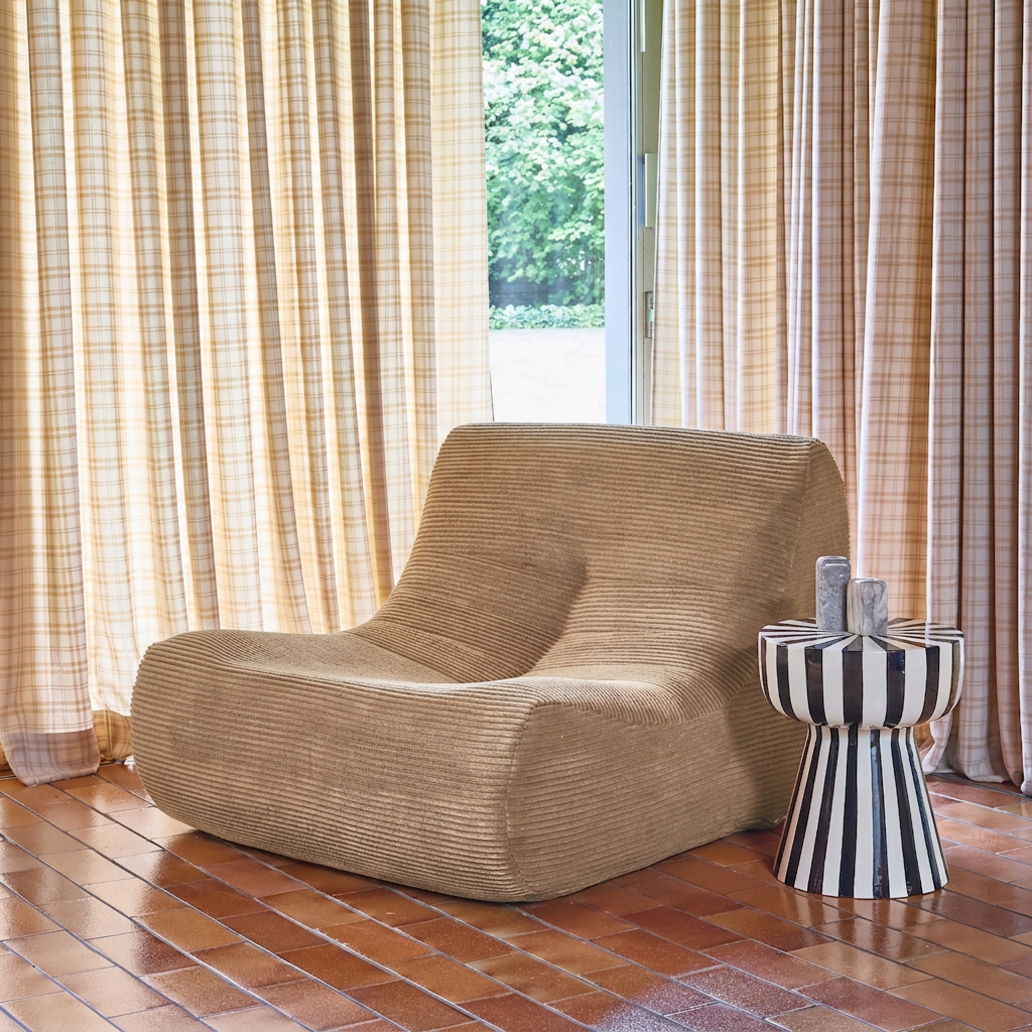 sweeek - Chauffeuse velours côtelé 1 place avec repose pieds beige foncé - Sokol | sweeek - Image 5
