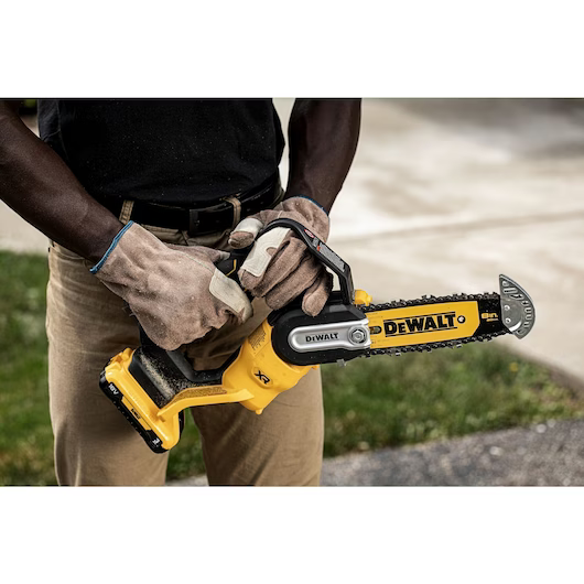 Tronçonneuse élagueuse DEWALT XR 18V Brushless - 1 batteries 5.0 Ah, chargeur + accessoires - DCMPS520P1-QW - Image 7