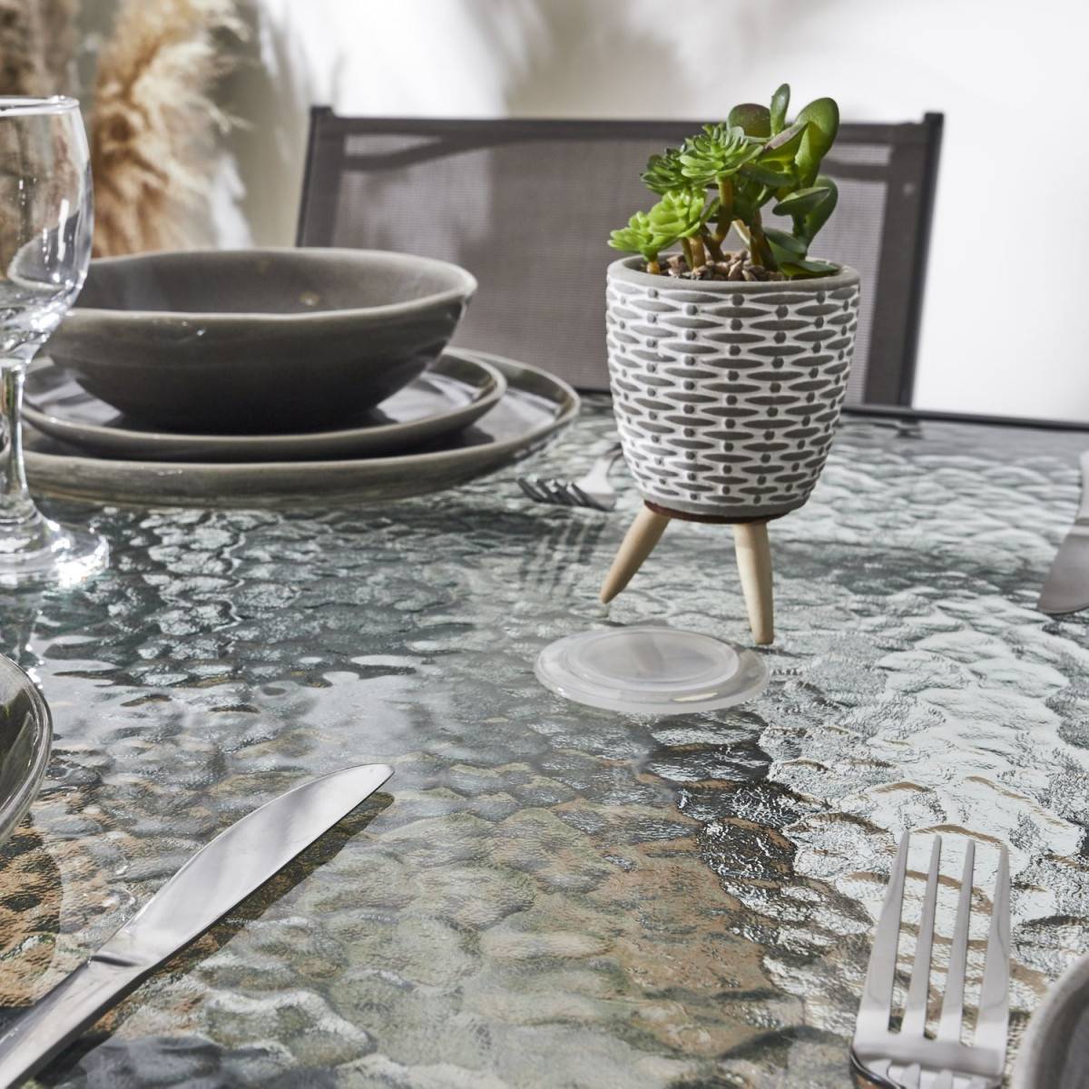 The Home Deco Factory - Table de Jardin en Verre "Formentera" 110cm Gris - Image 7