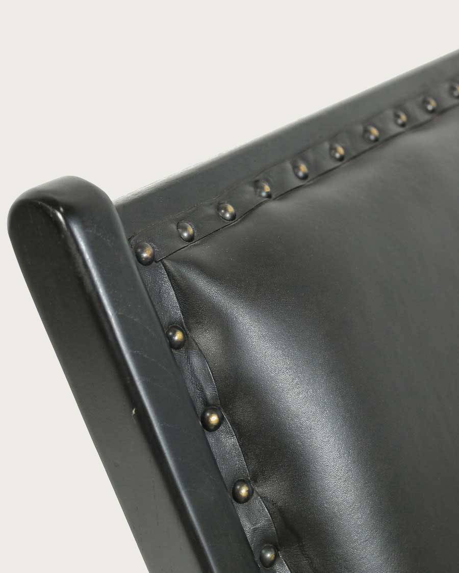 Safran - Fauteuil lounge en teck et cuir noir - UNIQKA - Image 4