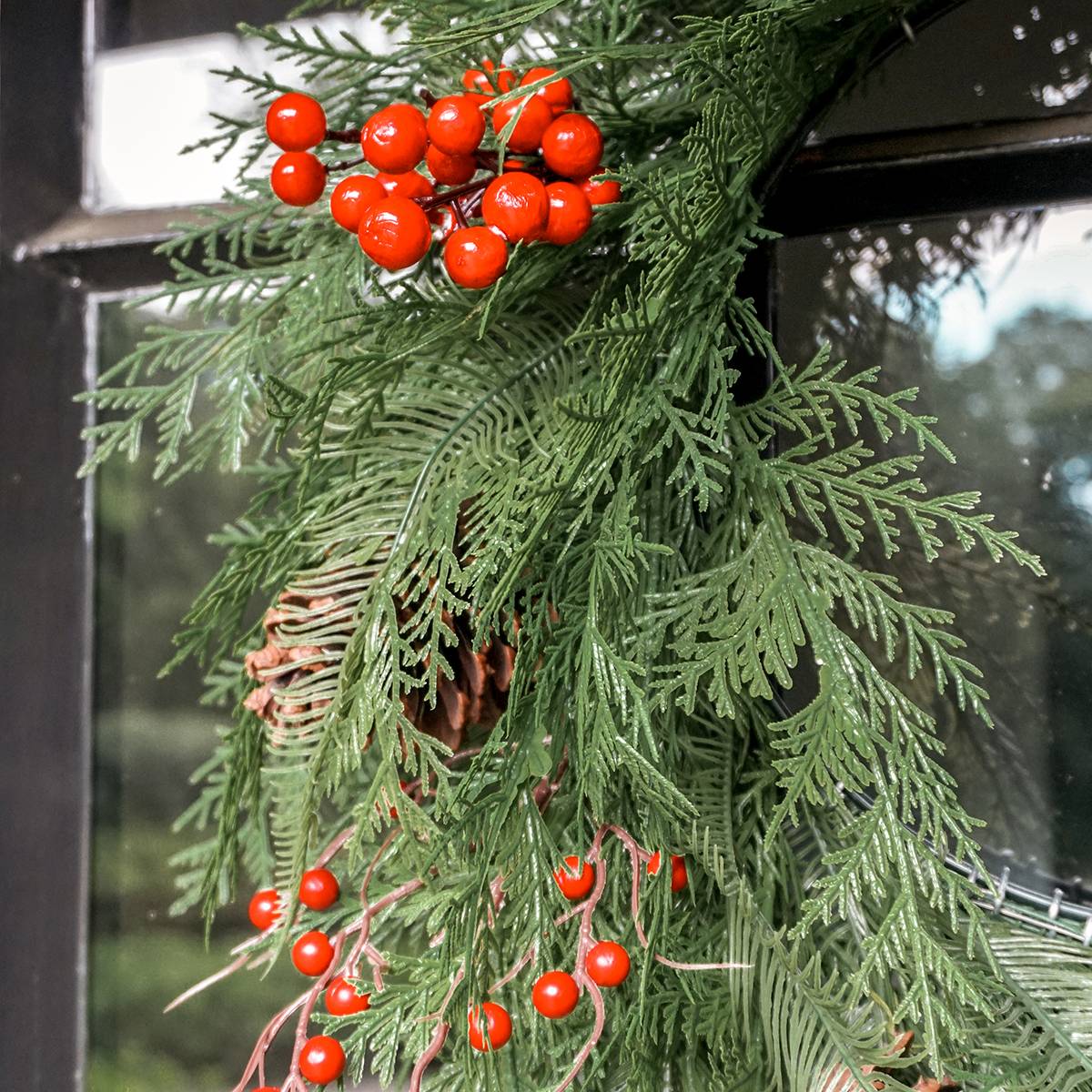 Couronne de Noël artificielle à baies rouges Ø45 cm - Little Grove - Image 3