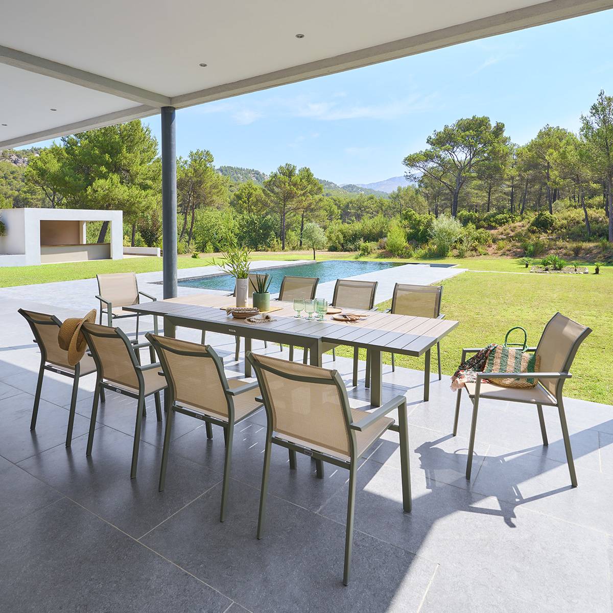 Hesperide - Table de jardin extensible coulissante "Évasion" effet bois lin & vert laurier 10 places lates en aluminium - Hespéride - Image 1