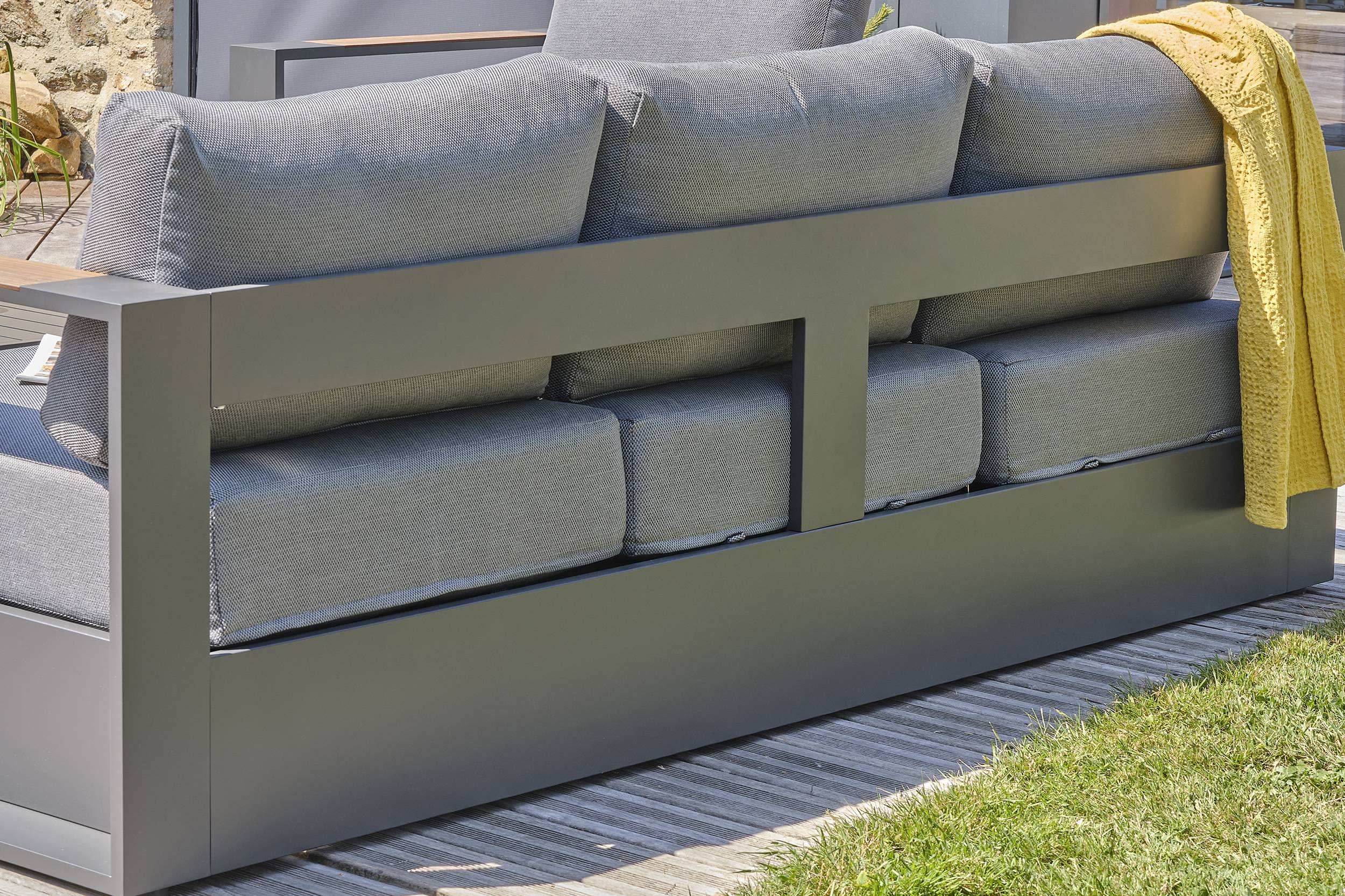 Salon de jardin 5 places en aluminium et accoudoirs en HPL - Gris anthracite - MANDELIEU - Image 6