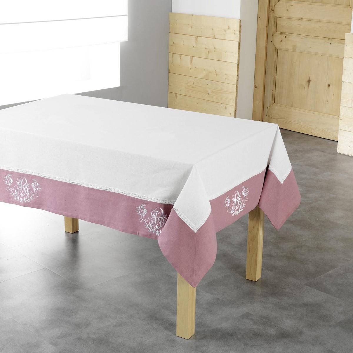 Nappe Brodée "Bonheur" 140x240cm Rose - Image 1