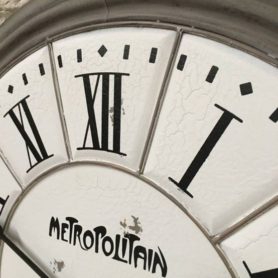 Grande horloge murale décorative vintage salon métal gris blanc 100cm Chemin de campagne - Image 4