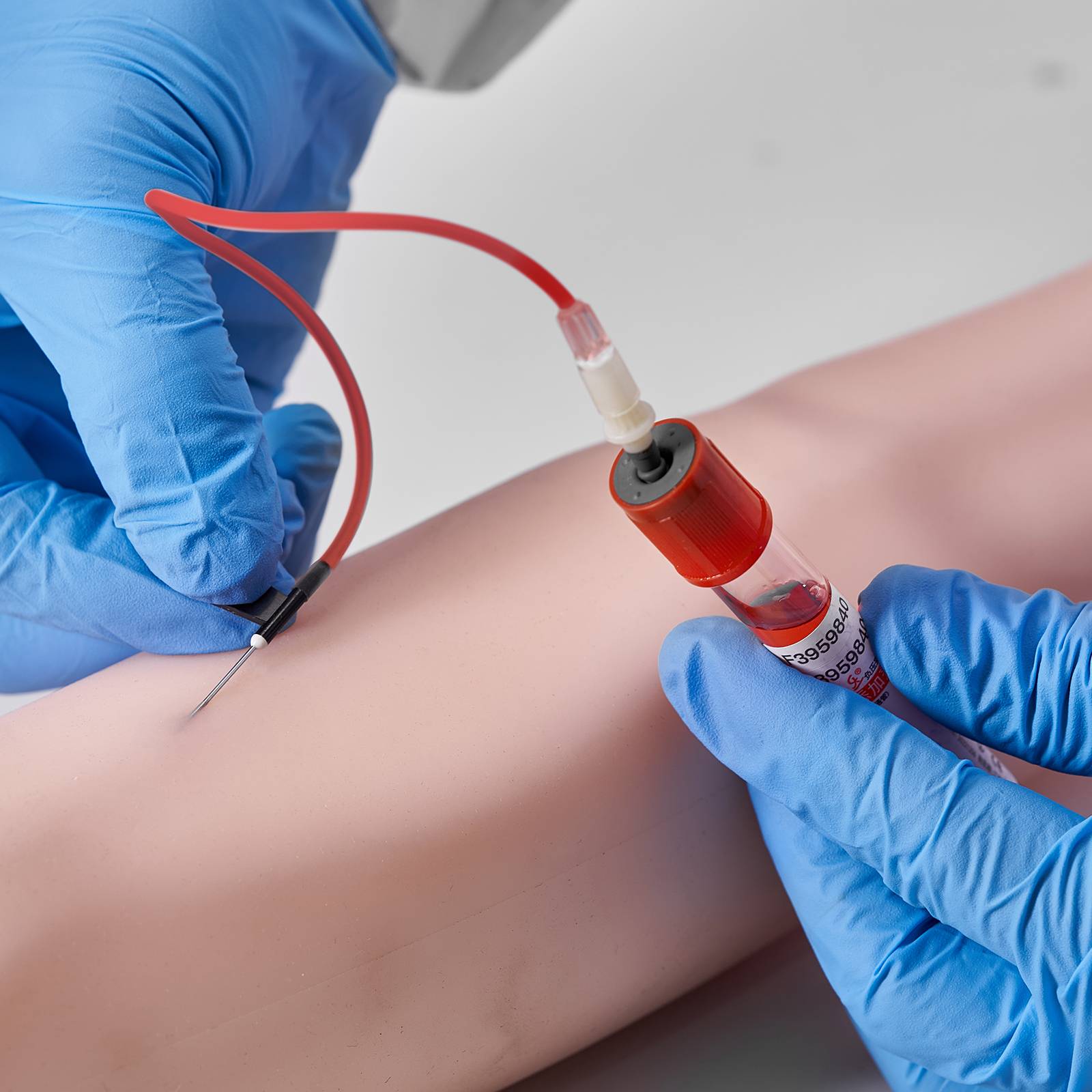 VEVOR Bras entraînement perfusion IV, PVC. Haute simulation, pour étudiants, infirmières. - Image 8