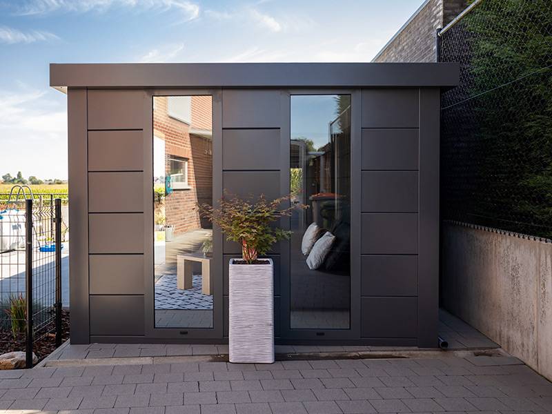 Telluria - Abri de jardin en acier de 8,9 m² anthracite CLASSICO 3030 avec auvent 13,8 m²  fermé sur la gauche et 2 fenêtres - TELLURIA - Image 2
