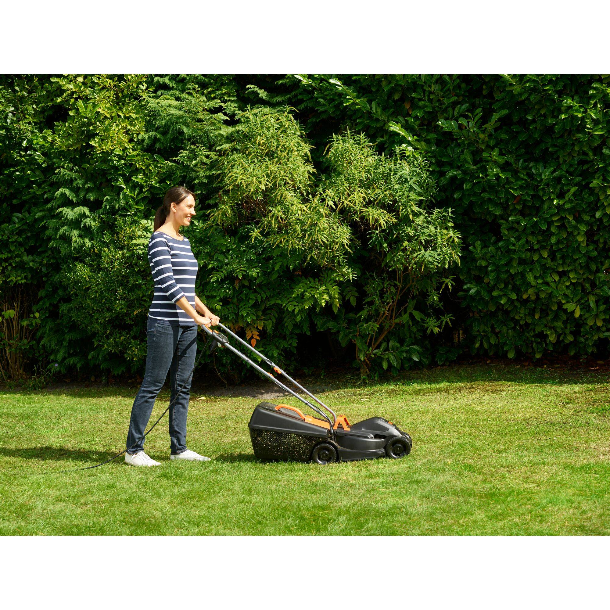 Tondeuse filaire - 3 hauteurs réglables 20, 40 et 60 mm 1000W BLACK+DECKER - Image 3