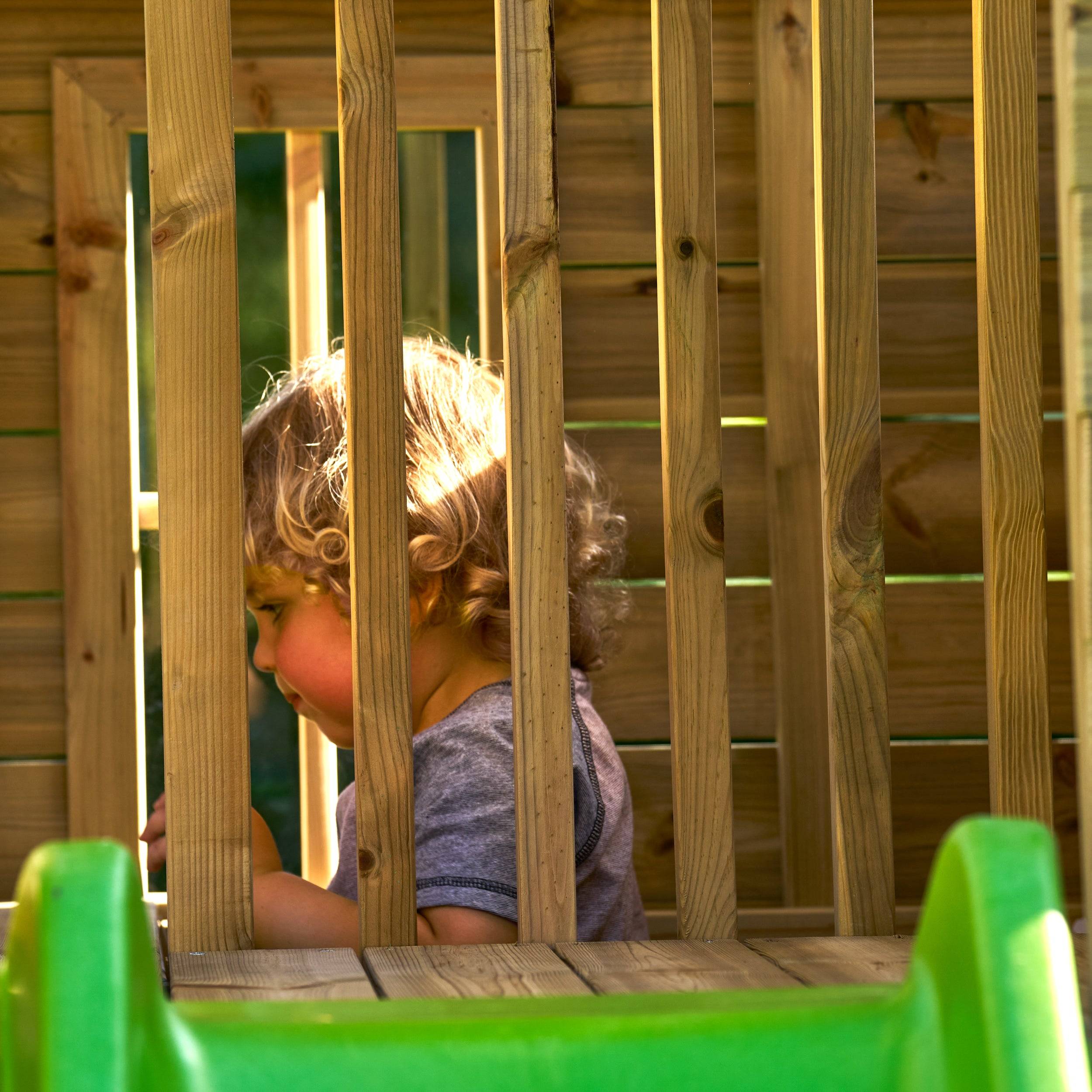 Maisonnette cabane en bois FSC® avec toboggan vert pomme LOFT - Image 8