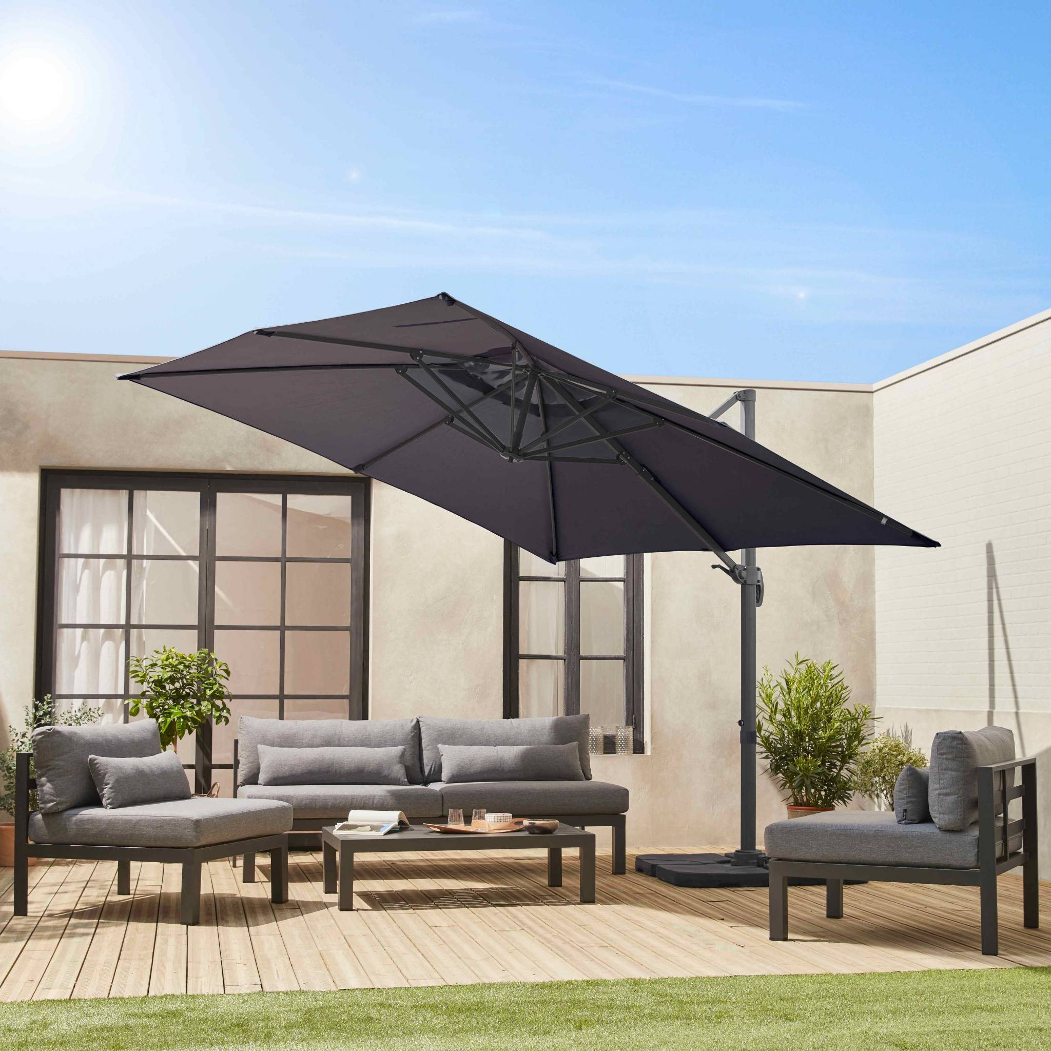 sweeek - Parasol déporté carré 3x3m haut de gamme - Falgos - gris - Parasol excentré inclinable. rabattable et rotatif à 360°. | sweeek - Image 4