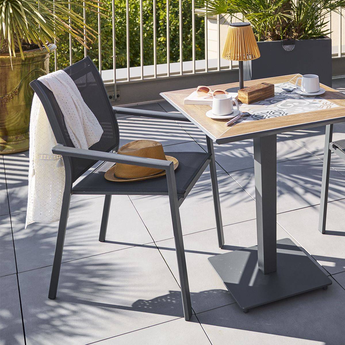 Hesperide - Fauteuil de jardin empilable "Essentia" anthracite & graphite en aluminium traité en epoxy - Hespéride - Image 6