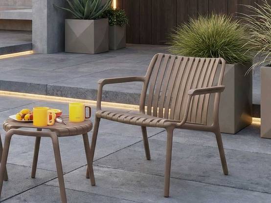 Fauteuil bas de jardin en résine PP 50 % recyclé Joysxee, taupe - Jardiline - Image 2