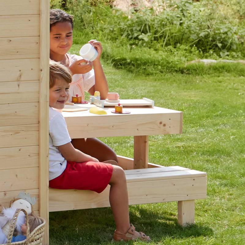 Cabaña Blanche con mesa anexa, para merendar después del cole