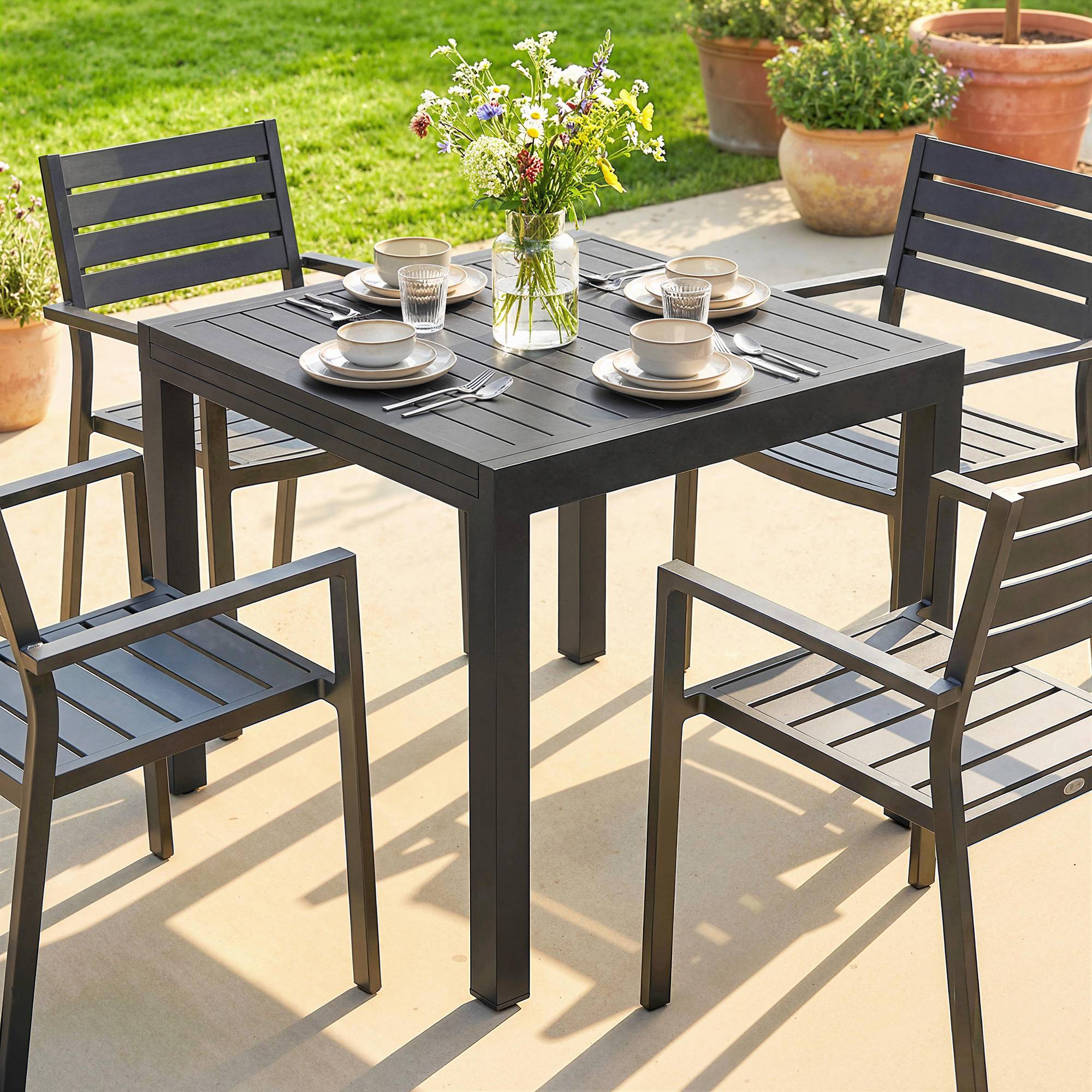 Sans Marque - Table de jardin extensible table extérieur pour 4-6 personnes avec rallonge auto-stockée aluminium 80-160 x 80 cm noir - Image 10