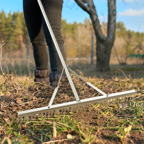 Vevor - Râteau paysager aluminium, tête 36" 37 dents, manche 75" antidérapant, pour pelouse, jardin, étang et nettoyage de surface. - Image 8