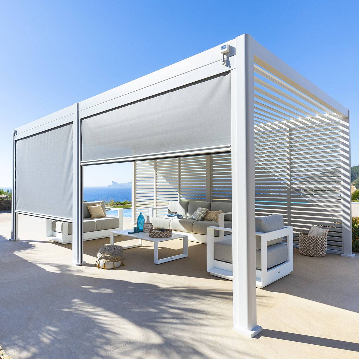 Hesperide - Store pour pergola bioclimatique "Evora" grand modèle 2,7 x 2,3 m en texaline Gris clair & blanc - Hespéride - Image 1