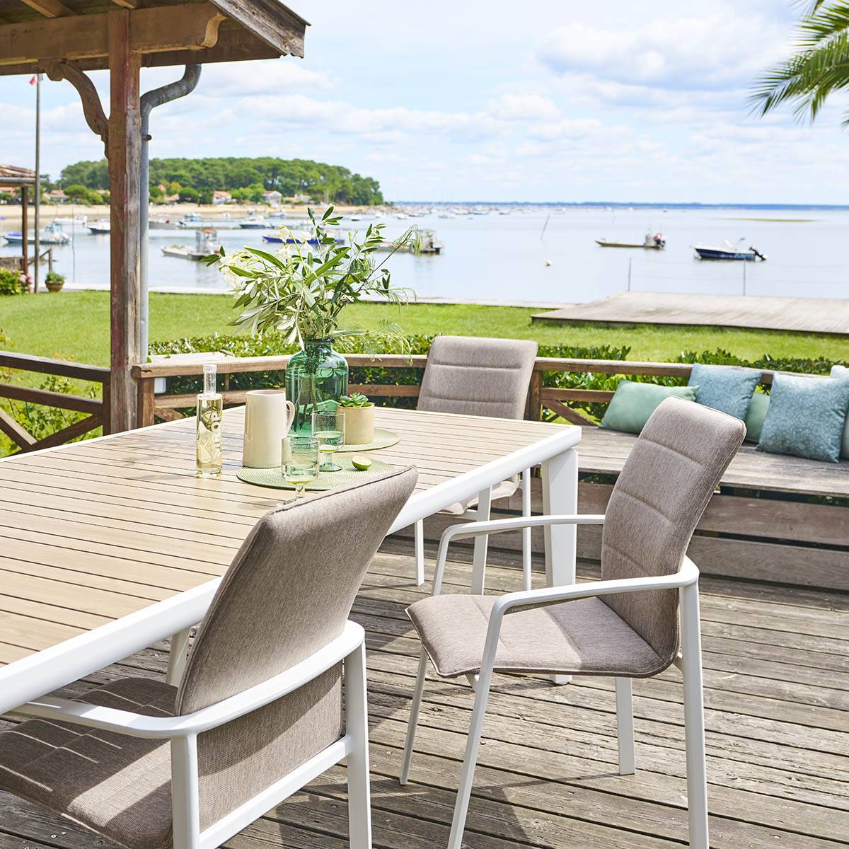 Hesperide - Fauteuil de jardin empilable "Diese" badiane & blanc en aluminium traité époxy Hespéride