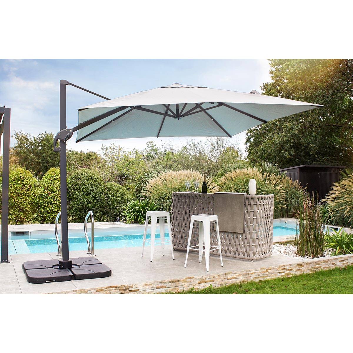 Dcb Garden - Parasol avec pied excentré en acier et toilee - Gris clair - MALAGA - Image 9